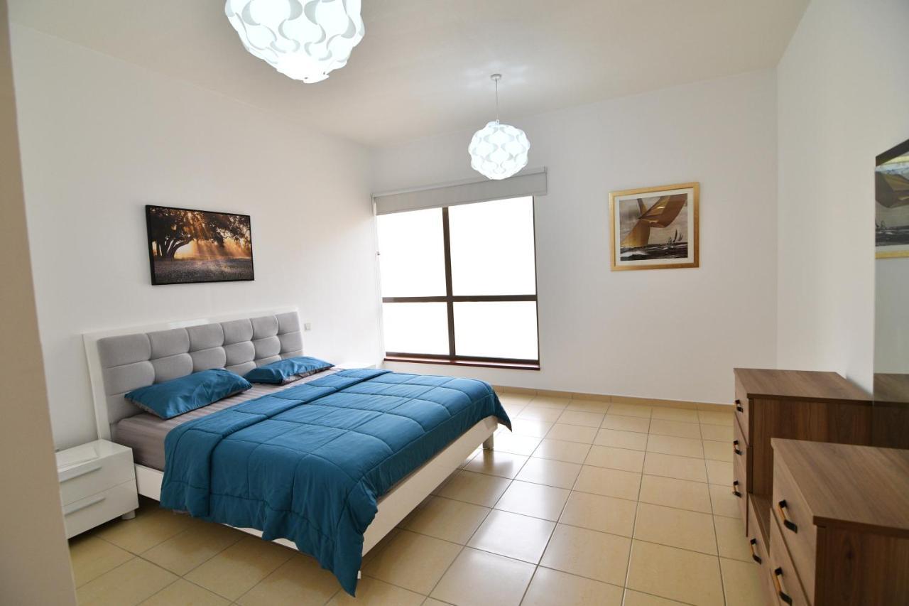 Holiday Homes Дубай Екстериор снимка