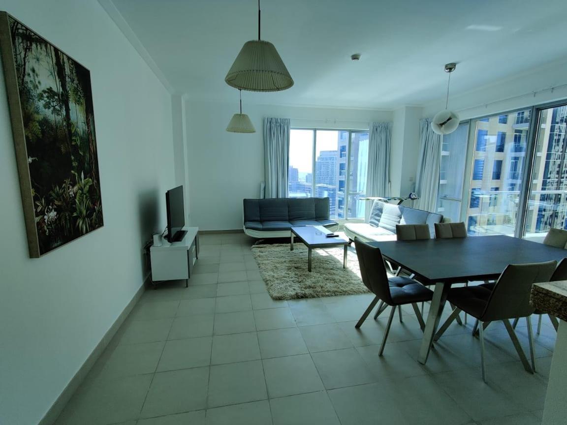 Holiday Homes Дубай Екстериор снимка