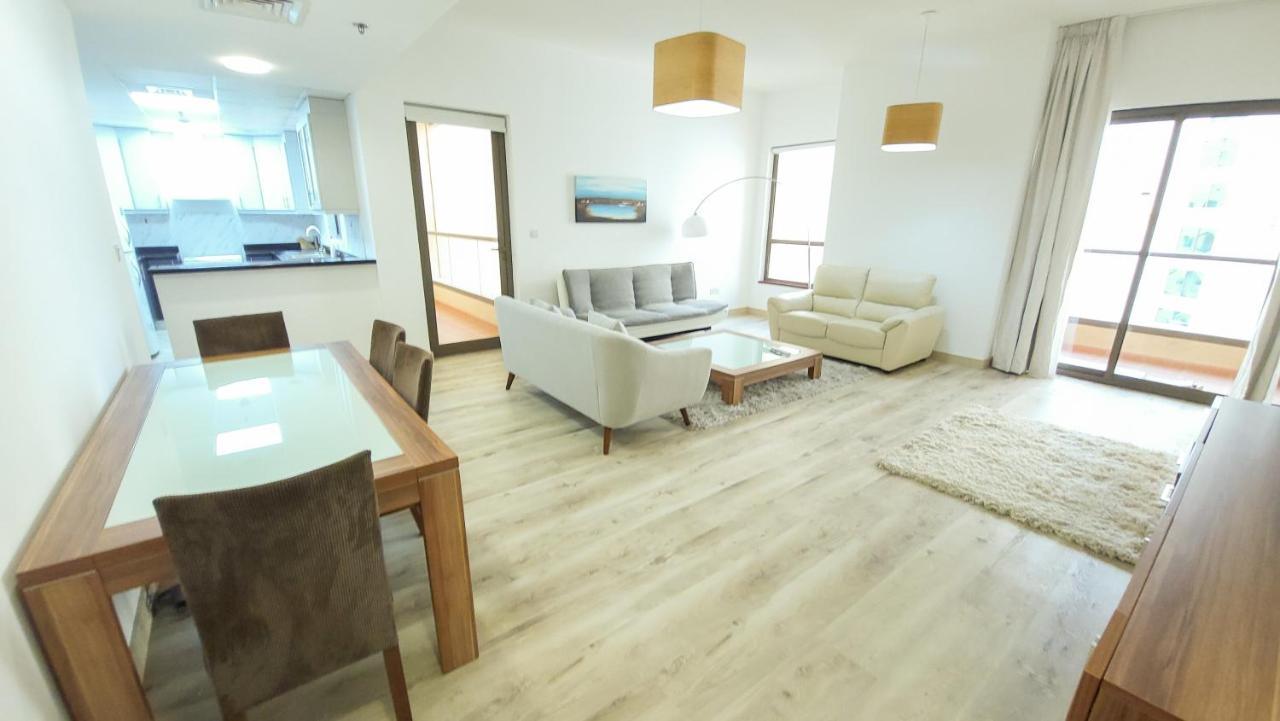 Holiday Homes Дубай Екстериор снимка