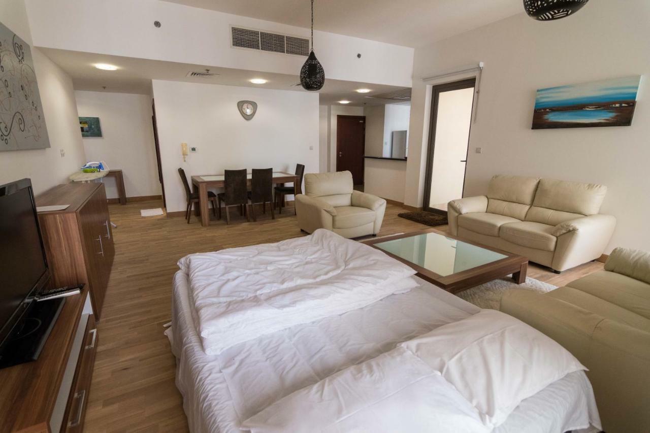Holiday Homes Дубай Екстериор снимка